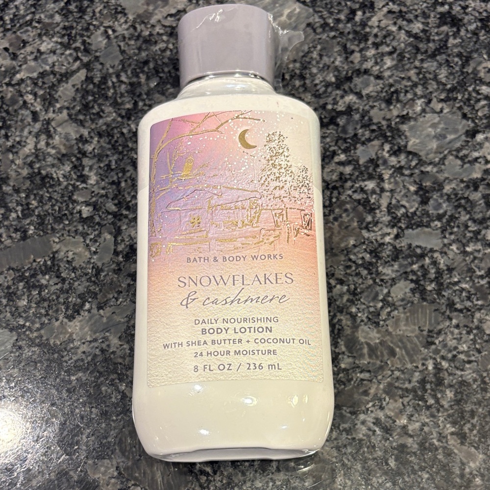 Bath & Body Works Snowflakes & Cashmere Lotion - Cream and Gold